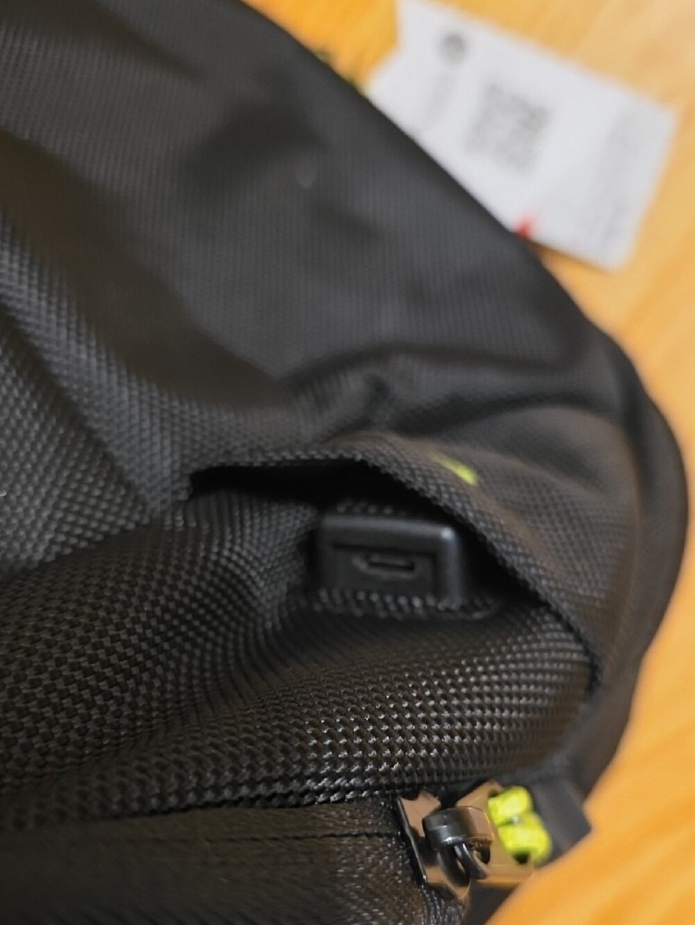 SwissGear Black Travel Backpack with Lime Accent - Picture 11 of 13
